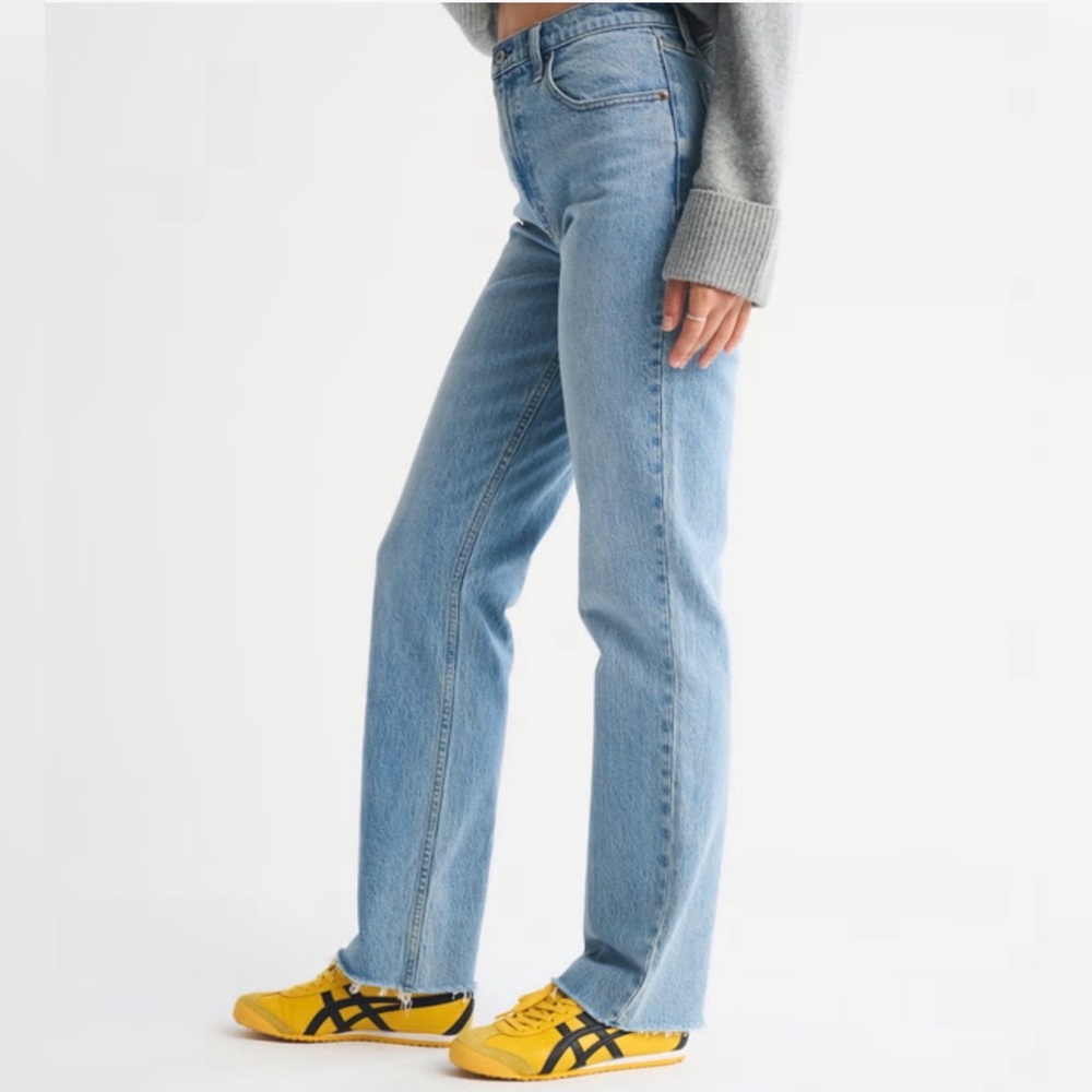 Abercrombie Ultra High Rise 90s Straight Jeans 28R NWT Raw Hem - Picture 4 of 10